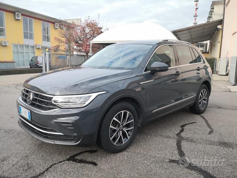 Usata VW Tiguan Life 150 CV (110 kW) 2023 Grigio SUV