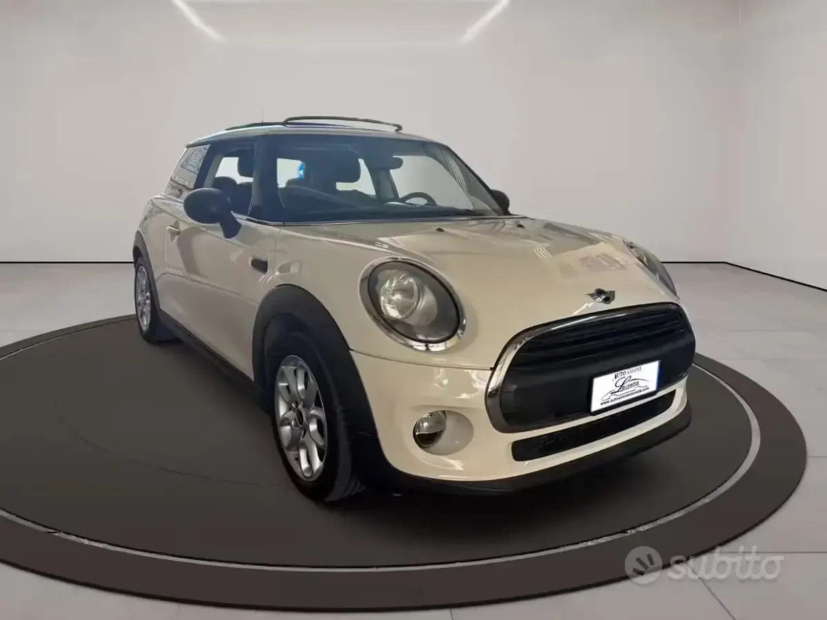 Usata Mini ONE 75 CV (55 kW) 2016 Beige Utilitaria