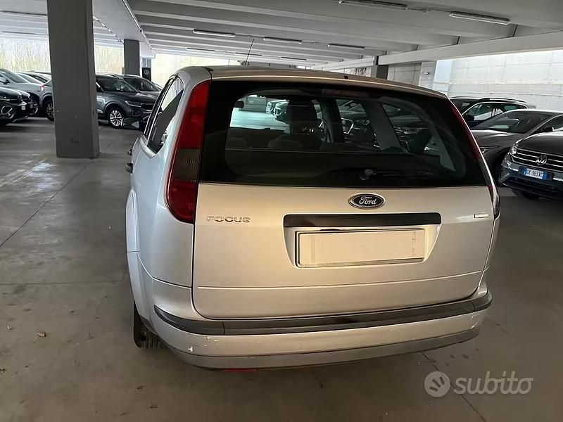 Usata Ford Focus 115 CV (84 kW) 2004 Grigio Station wagon