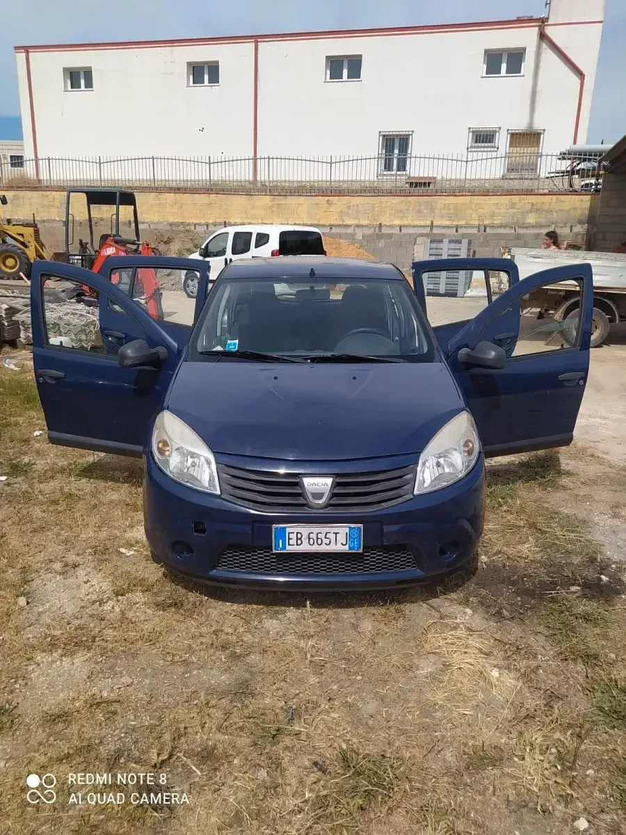 Usata Dacia Sandero Ambiance 74 CV (54 kW) 2010 Blu Berlina