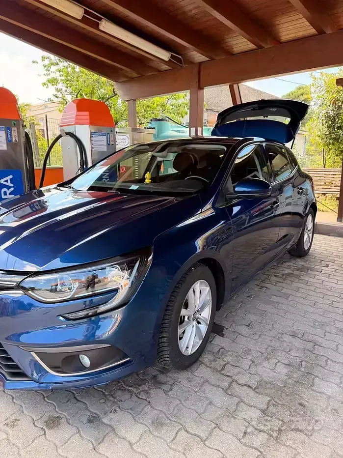 Usata Renault Mégane IV 110 CV (80 kW) 2017 Blu Berlina
