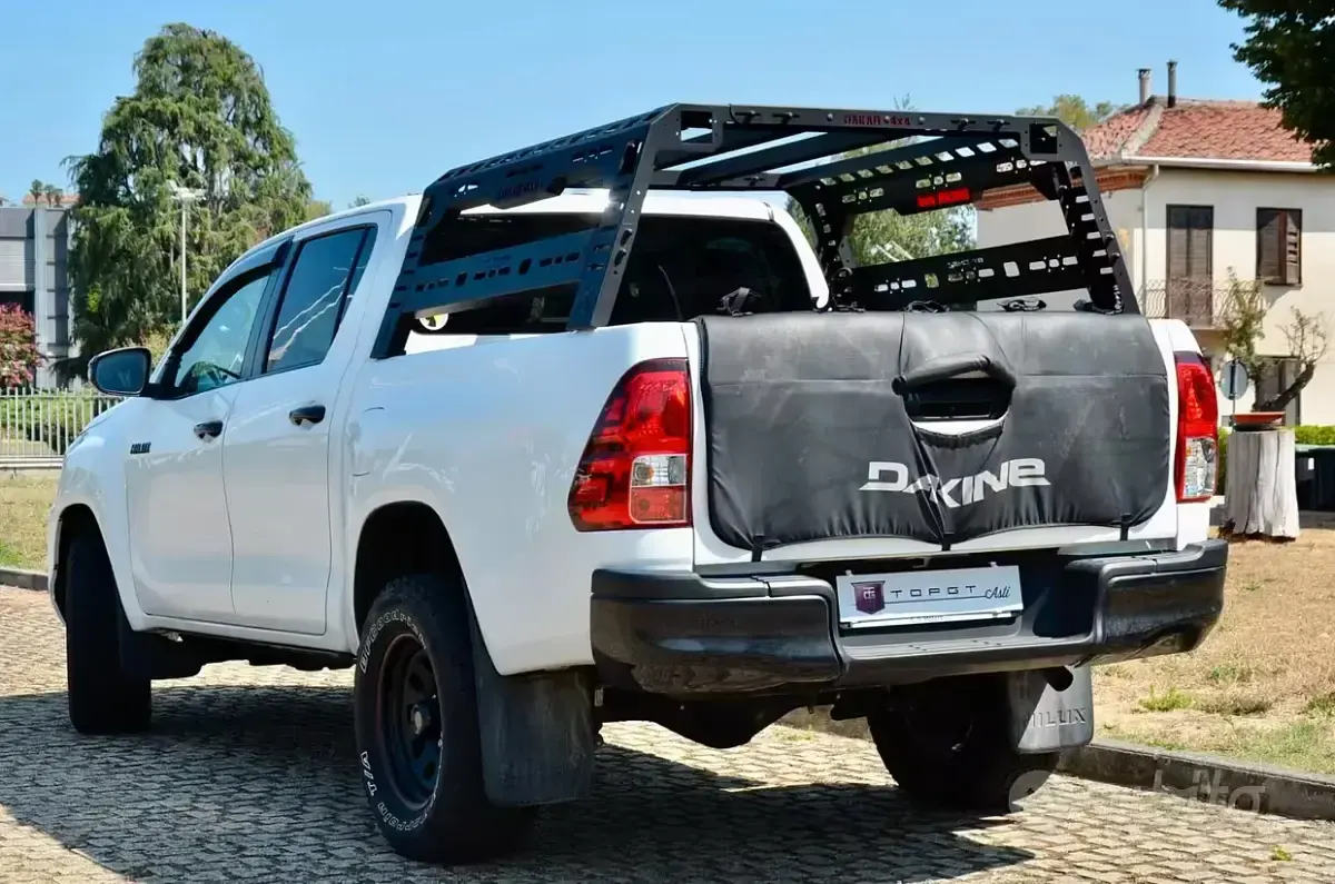Usata Toyota HiLux Lounge 150 CV (110 kW) 2024 Bianco Pick-up