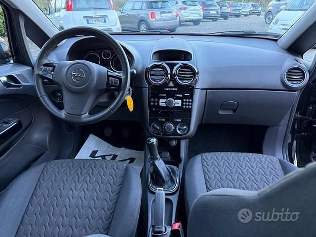 Usata Opel Corsa Edition 75 CV (55 kW) 2014 Nero Berlina