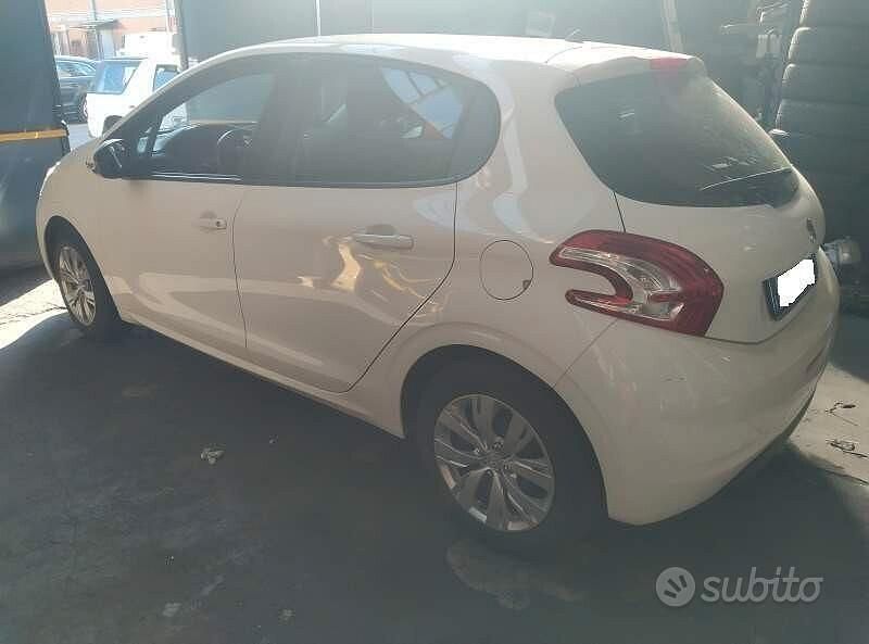 Usata Peugeot 208 68 CV (50 kW) 2013 Bianco Utilitaria