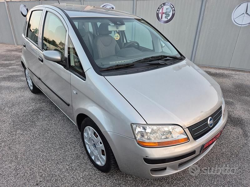 Argento Usata 2006 Fiat Idea Dynamic Monovolume | 2490 € (Buon prezzo) - Immagine 1/4