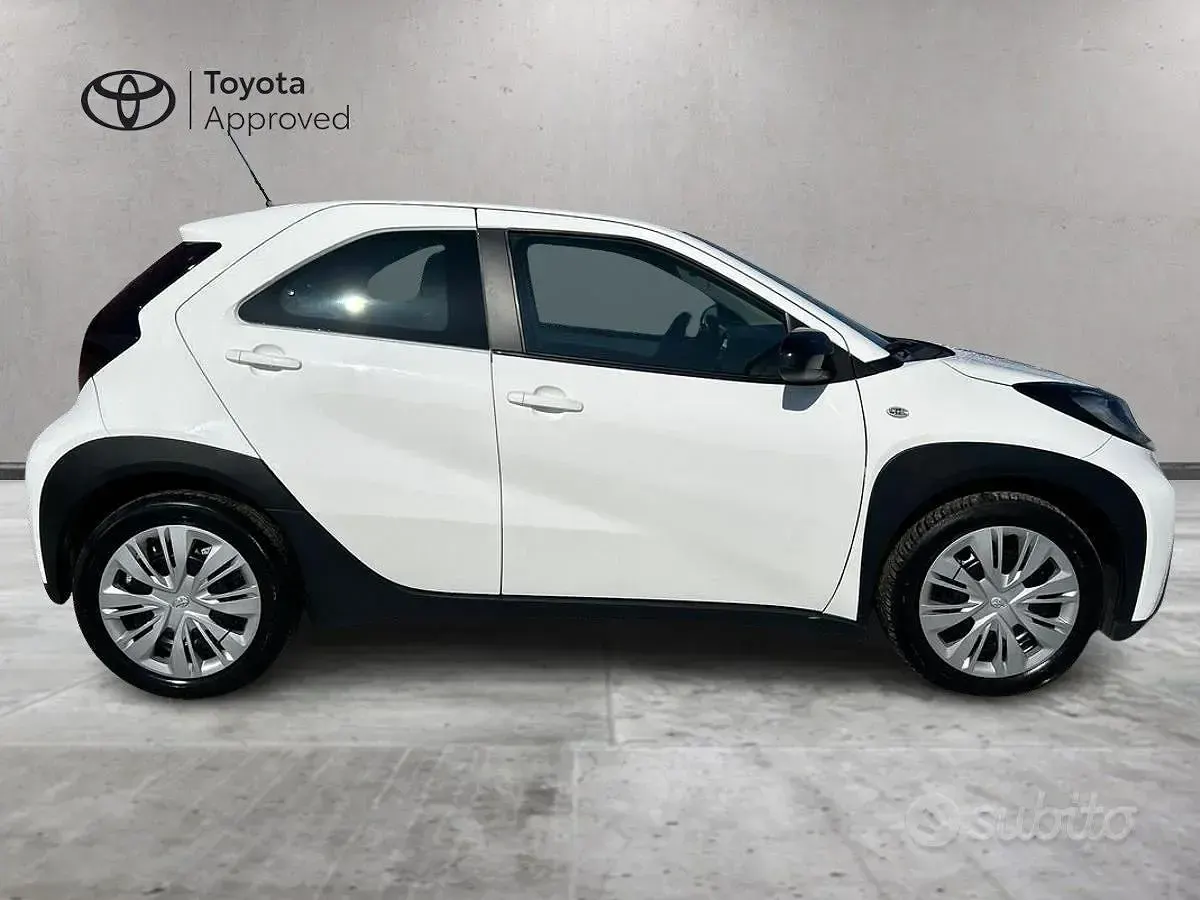 Usata Toyota Aygo X Active 72 CV (52 kW) 2022 Bianco SUV
