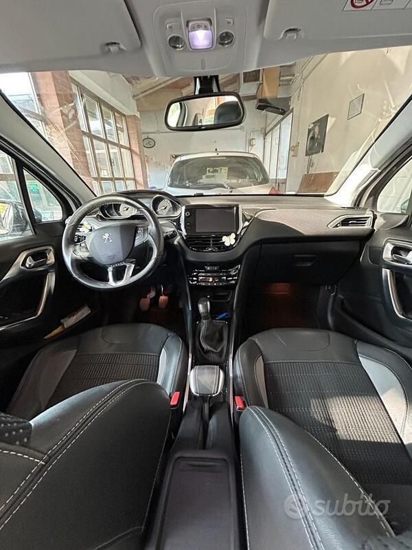 Usata Peugeot 2008 Allure 92 CV (67 kW) 2014 Bianco SUV