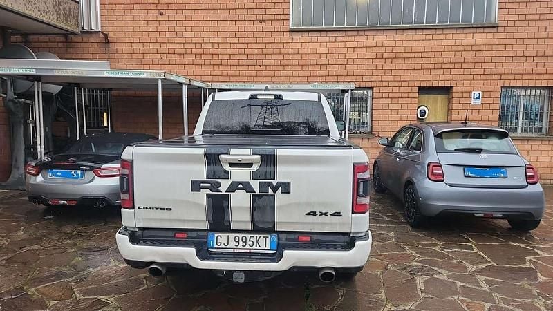 Usata Dodge Magnum Limited 401 CV (294 kW) 2022 Bianco SUV