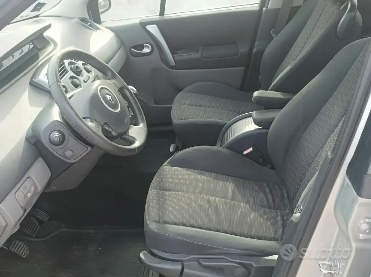 Usata Renault Scénic III Dynamique 106 CV (77 kW) 2009 Grigio Berlina