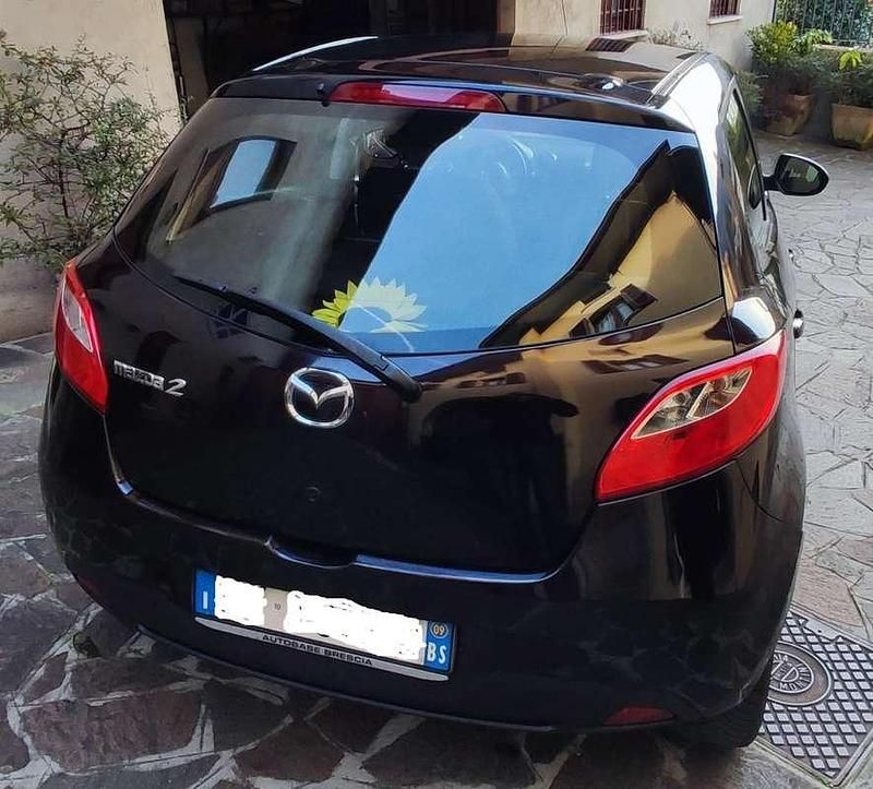 Usata Mazda 2 75 CV (55 kW) 2009 Marrone Utilitaria