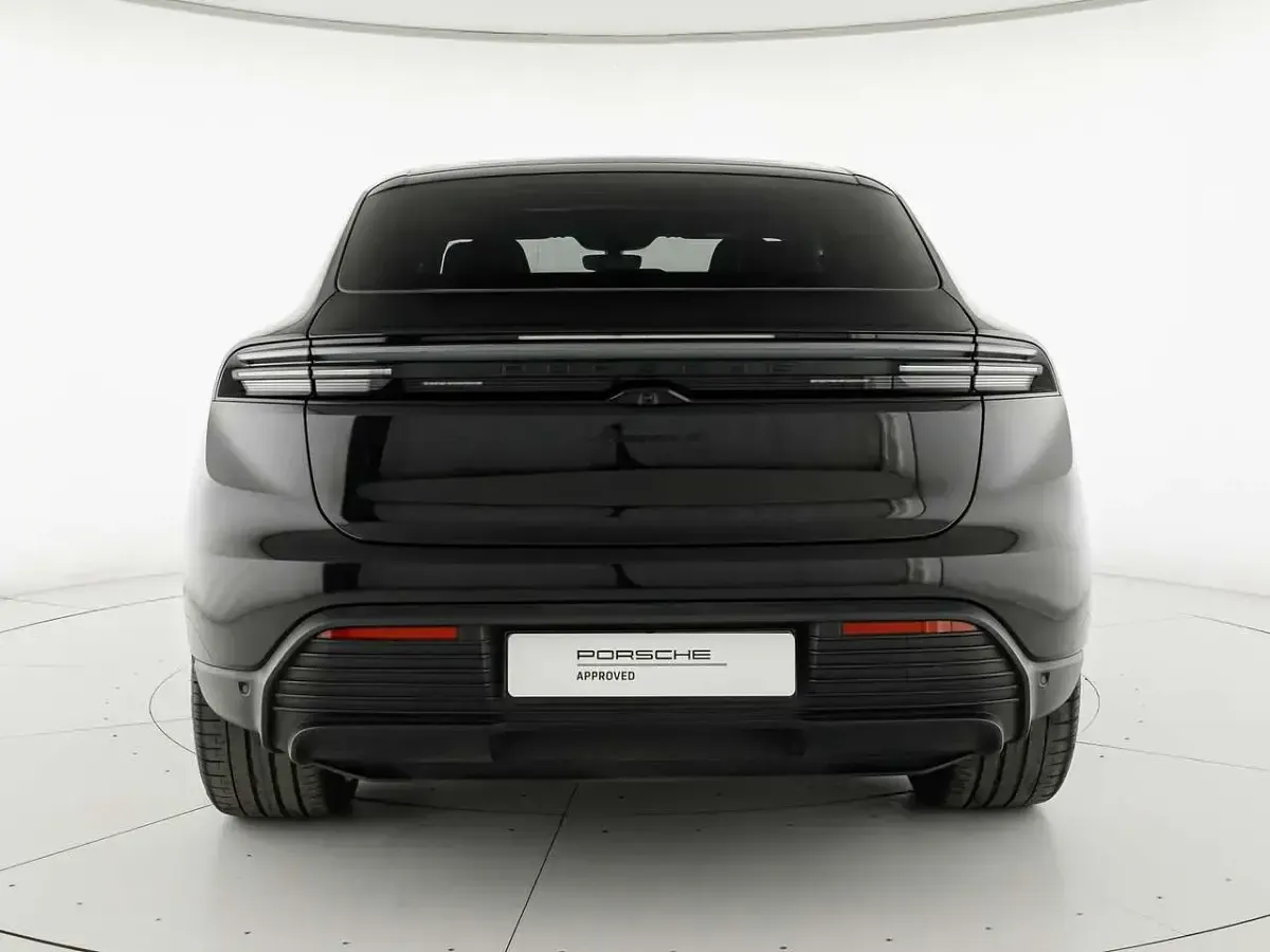 Usata Porsche Macan 144 kW (197 CV) 2024 Nero jet metallizzato SUV