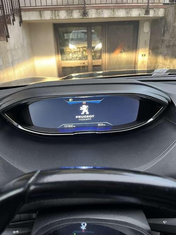 Usata Peugeot 5008 Allure 120 CV (88 kW) 2020 Monovolume