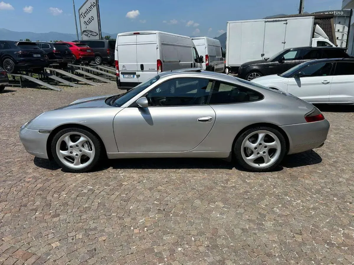 Usata Porsche 911 Carrera 4 299 CV (219 kW) 1999 Argento metallizzato Coupé