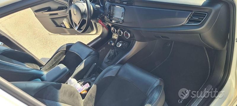 Usata Alfa Romeo Giulietta Quadrifoglio Verde 175 CV (128 kW) 2014 Bianco Utilitaria