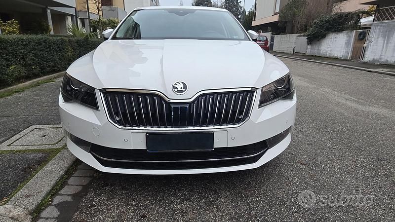 Bianco Usata 2018 Skoda Superb Tre volumi | 15.000 € (Buon prezzo) - Immagine 1/4