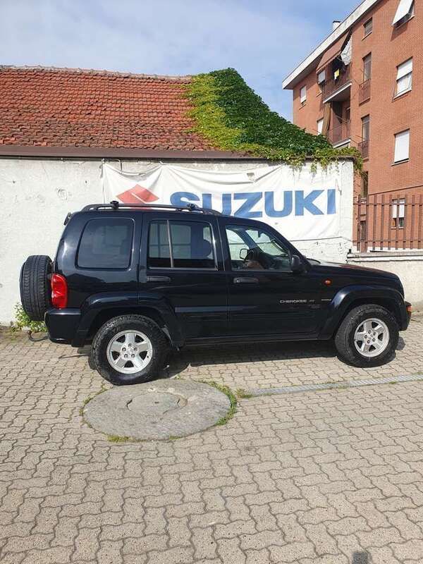 Nero Usata 2003 Jeep Cherokee Limited SUV | 5900 € (Cara) - Immagine 1/4