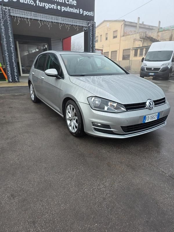 Grigio Usata 2016 VW Golf VII Tre volumi | 11.500 € (Buon prezzo) - Immagine 1/4