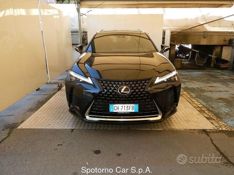 Usata Lexus UX Luxury Line 184 CV (135 kW) 2021 Nero SUV