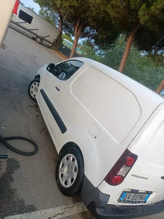Usata Peugeot Partner 90 CV (66 kW) 2014 Bianco Monovolume