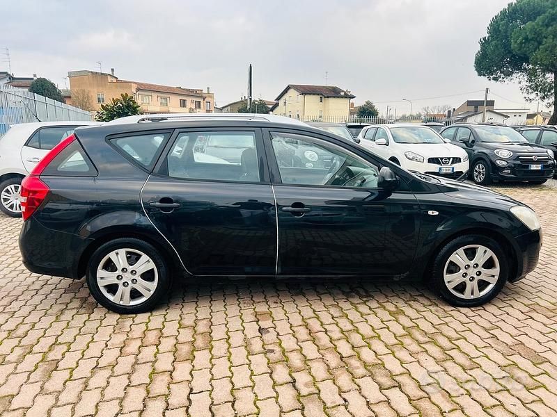 Usata Kia Ceed LX 109 CV (80 kW) 2009 Nero Utilitaria