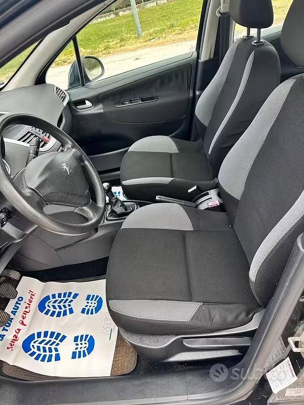 Gebraucht Peugeot 207 70 PS (51 kW) 2009 Schwarz Limousine