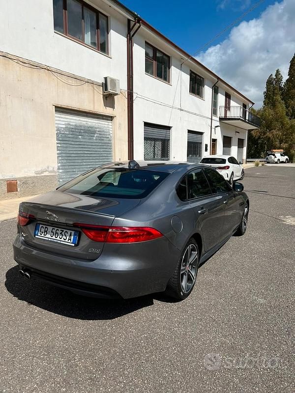 Usata Jaguar XF S 190 CV (139 kW) 2020 Grigio Berlina