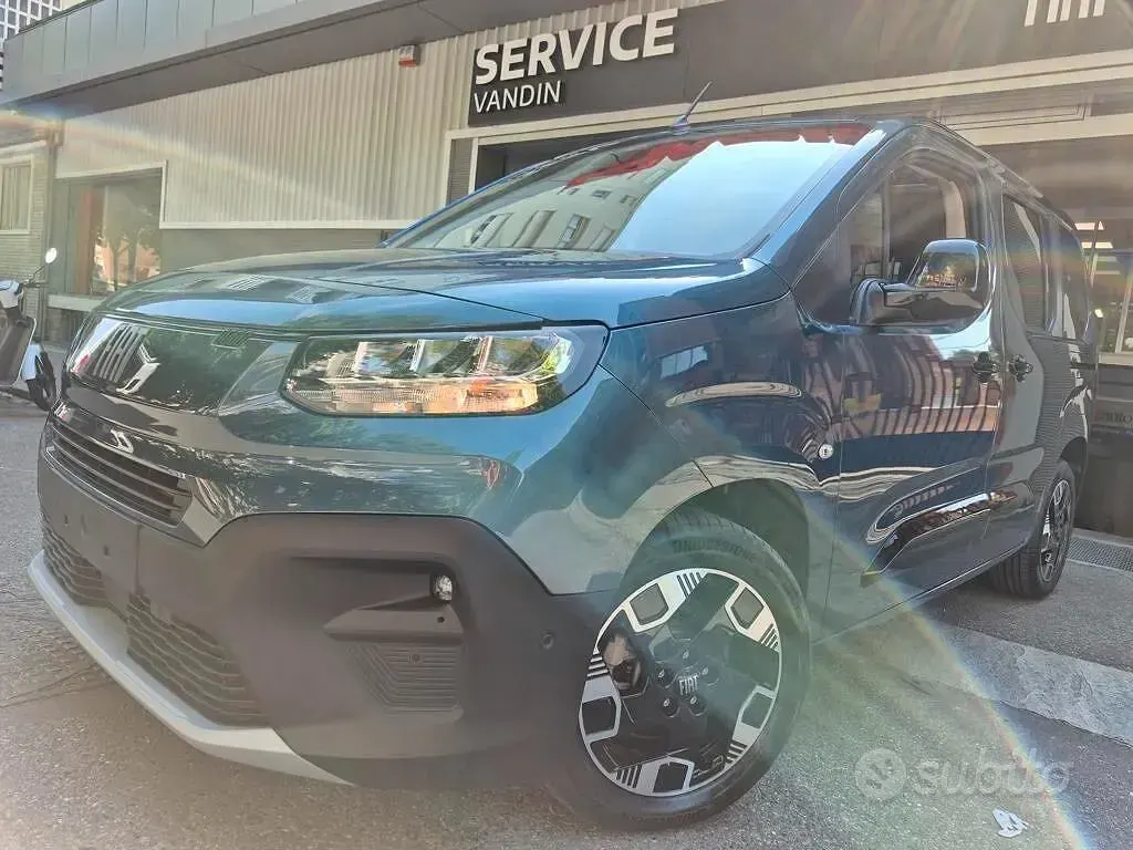 Nuova Fiat Doblò 100 CV (73 kW) 2026 Blu Monovolume