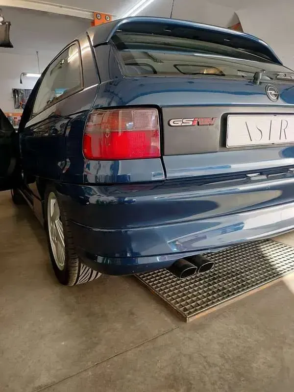 Usata Opel Astra 150 CV (110 kW) 1993 Berlina