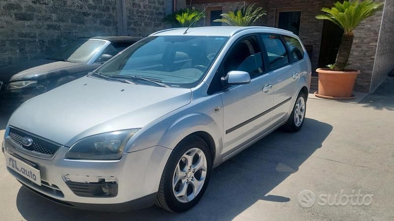 Usata Ford Focus S 110 CV (80 kW) 2006 Grigio Station wagon