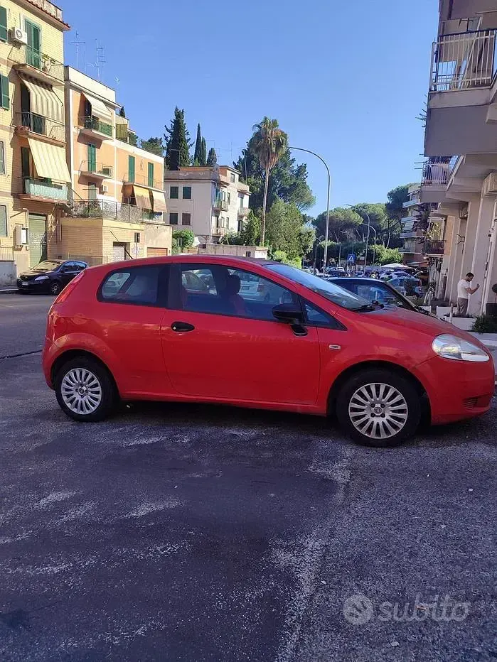 Usata Fiat Grande Punto 65 CV (47 kW) 2007 Rosso Utilitaria
