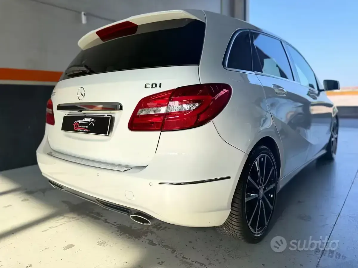 Usata Mercedes B200 Premium 136 CV (100 kW) 2013 Bianco Utilitaria