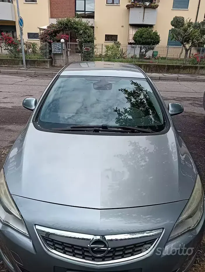 Usata Opel Astra 110 CV (80 kW) 2010 Grigio Berlina