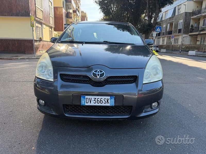 Usata Toyota Corolla Verso 136 CV (100 kW) 2009 Grigio Monovolume