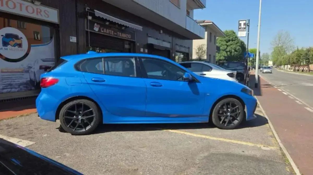 Usata BMW 118 M Sport 150 CV (110 kW) 2021 Blu/azzurro Utilitaria