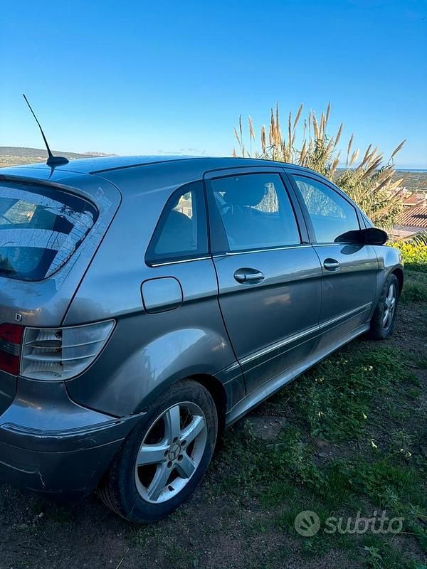 Usata Mercedes B180 2005 Grigio Monovolume