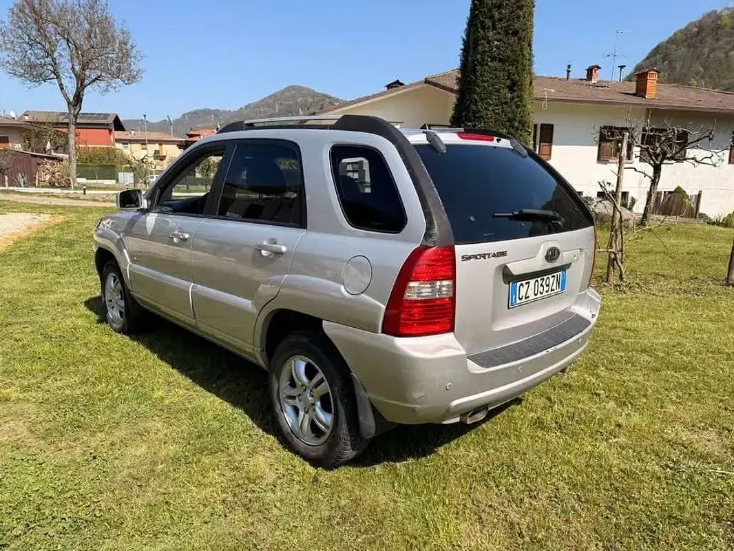 Usata Kia Sportage Active 140 CV (102 kW) 2006 Argento SUV
