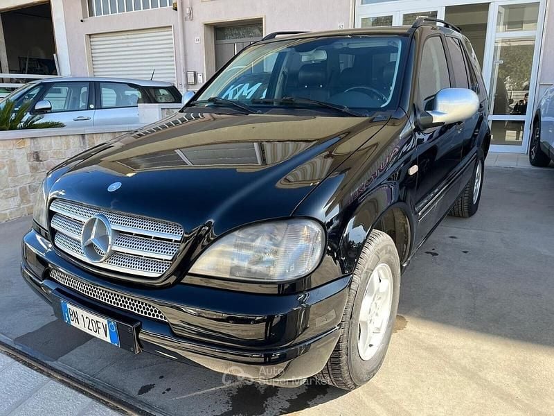 Usata Mercedes ML270 163 CV (119 kW) 2001 Nero SUV