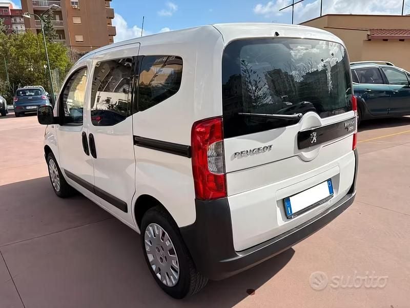 Usata Peugeot Bipper 75 CV (55 kW) 2012 Bianco Monovolume