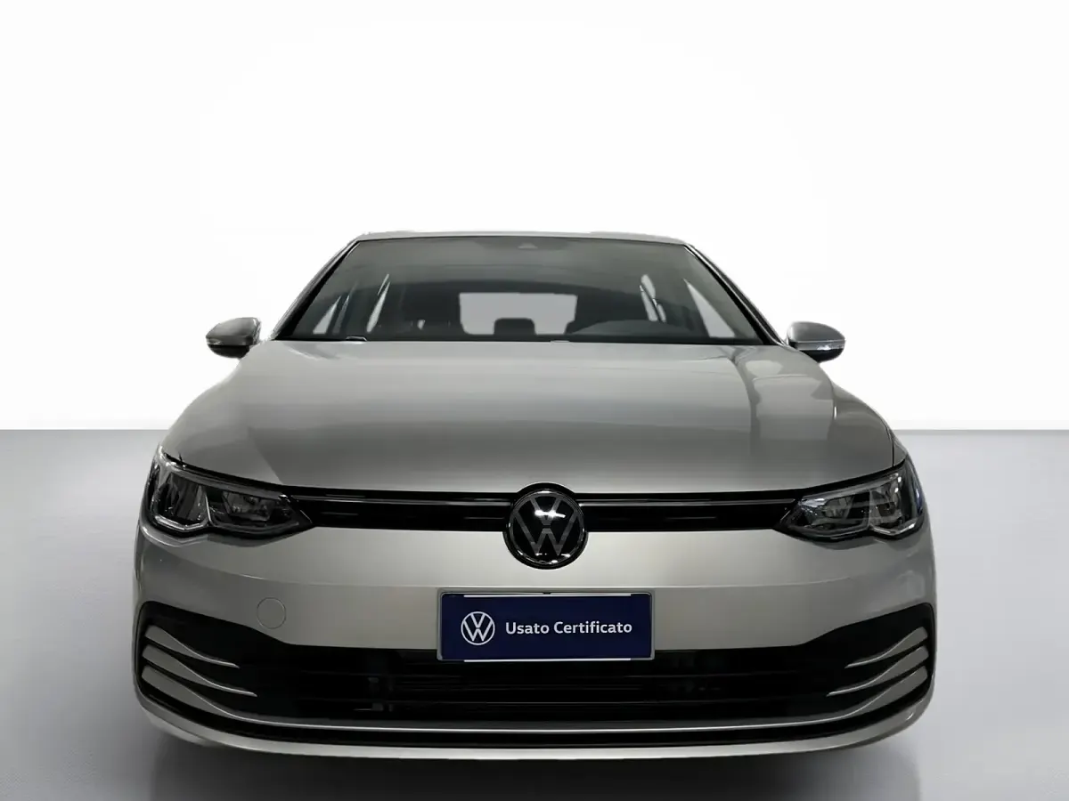 Usata VW Golf VIII Life 110 CV (80 kW) 2023 Reflex silver metallizzato Berlina