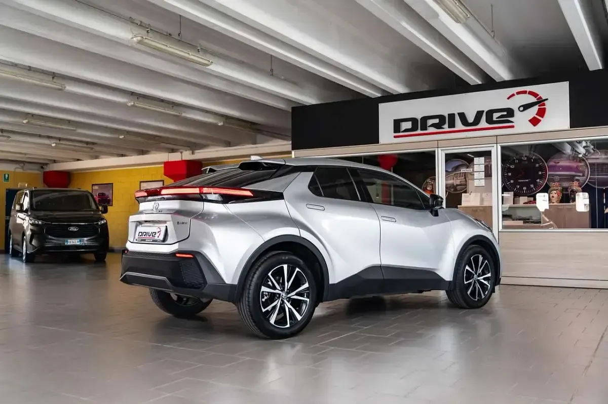 Usata Toyota C-HR Trend 98 CV (72 kW) 2025 Argento SUV