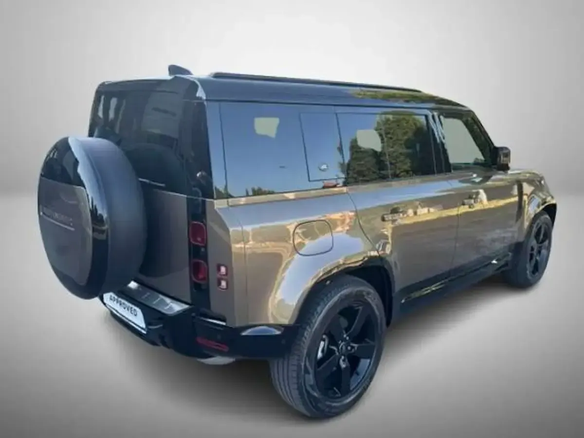 Usata Land Rover Defender SE Dynamic 200 CV (147 kW) 2024 Godwana stone SUV