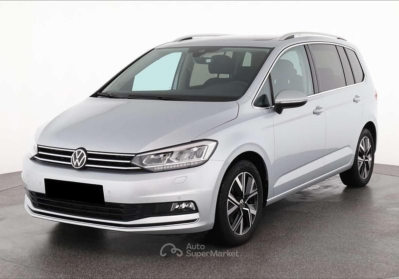 Usata VW Touran Highline 151 CV (111 kW) 2022 Argento metallizzato Monovolume