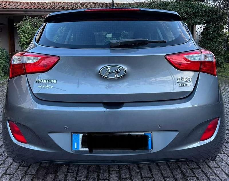 Usata Hyundai i30 Comfort 128 CV (94 kW) 2012 Grigio Berlina