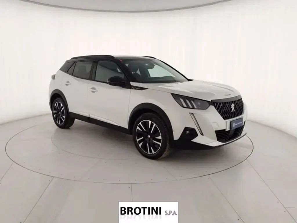 Usata Peugeot 2008 GT-line 110 CV (80 kW) 2021 Grigio metallizzato SUV