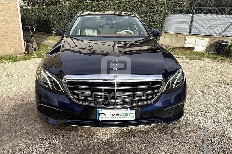 Usata Mercedes E220 Premium Plus 194 CV (142 kW) 2017 Blu Station wagon