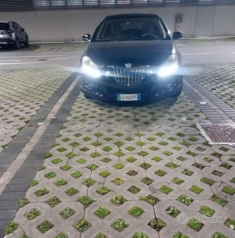 Usata Lancia Delta 120 CV (88 kW) 2010 Nero Utilitaria