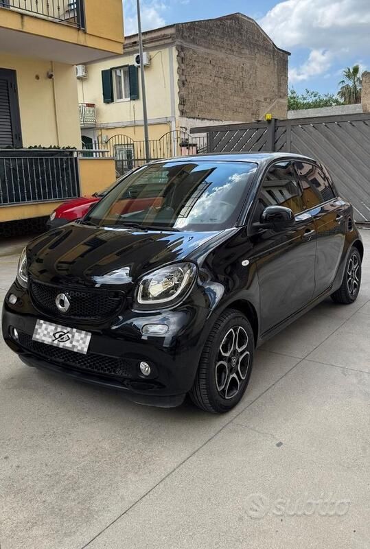 Usata 2016 Smart ForFour Utilitaria | 10.000 € (Buon prezzo) - Immagine 1/4