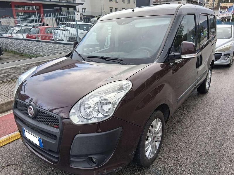 Beige Usata 2010 Fiat Doblò Emotion Monovolume | 5990 € (Buon prezzo) - Immagine 1/4