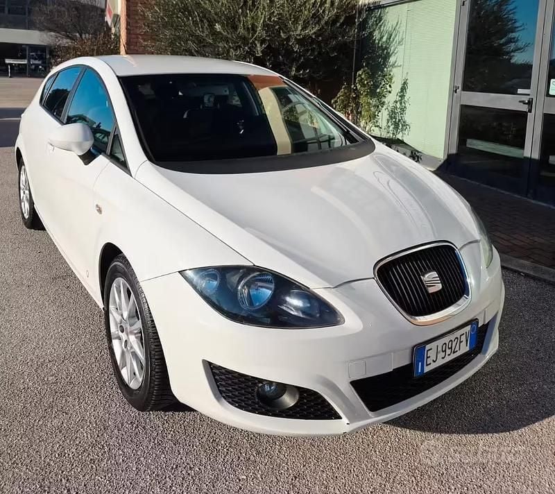 Usata Seat Leon 105 CV (77 kW) 2011 Utilitaria