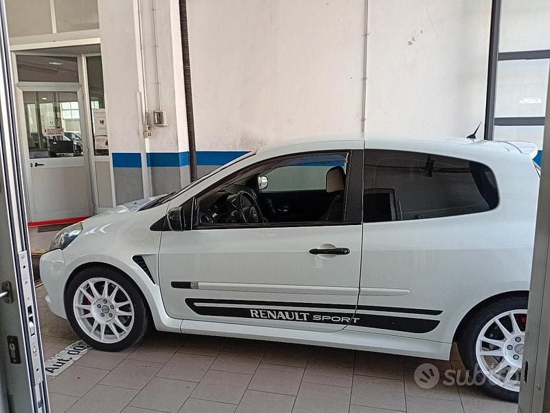 Usata Renault Clio II R.S. 200 CV (147 kW) 2009 Berlina